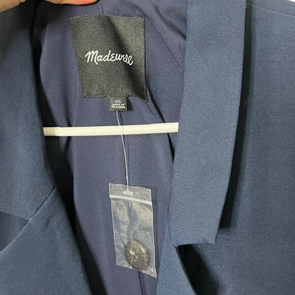 Welcome to my closet! - Picture 9 of 9